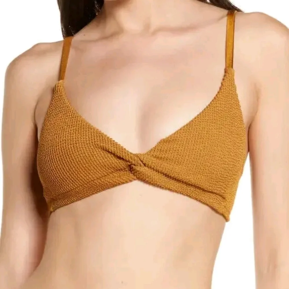Good American wrinkled women's swimsuit top size 5, twisted design and snap back